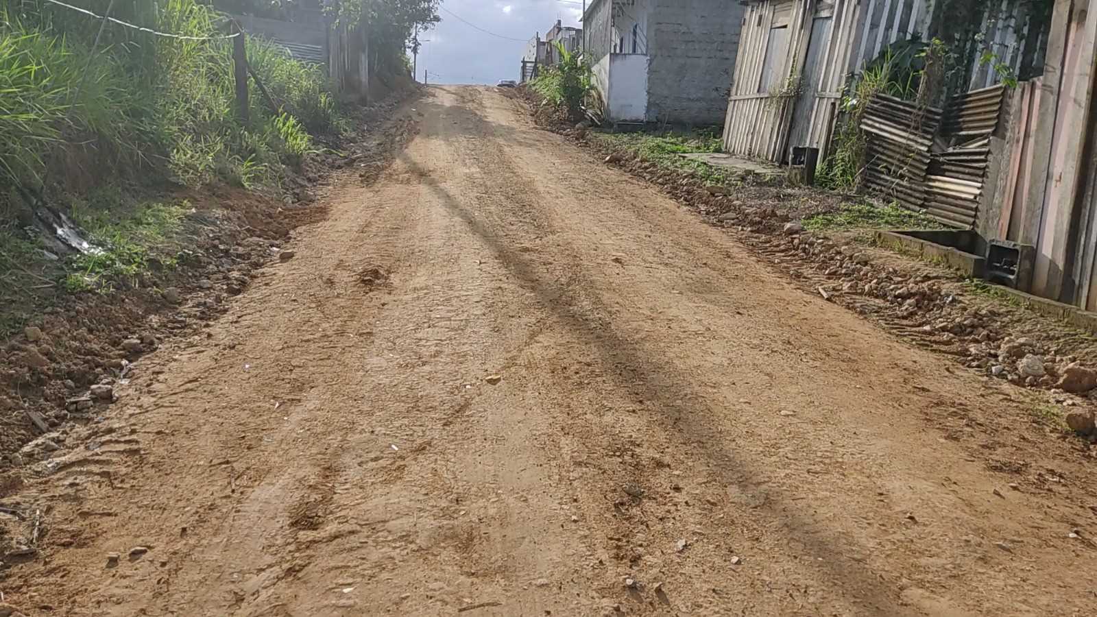 Camacã: Portelinhas de Camacã e São João do Panelinha recebem patrolamento e cascalho